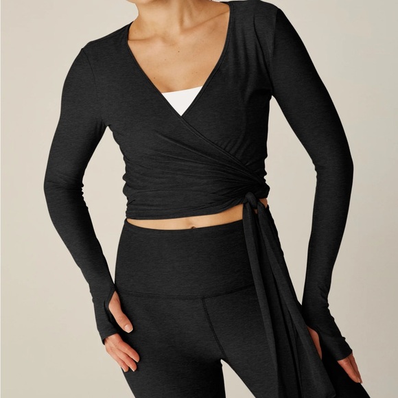 Beyond Yoga Featherweight Waist No Time Wrap Top - Picture 4 of 4